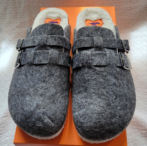 Women's Slip Ons - Picture 3 of 5